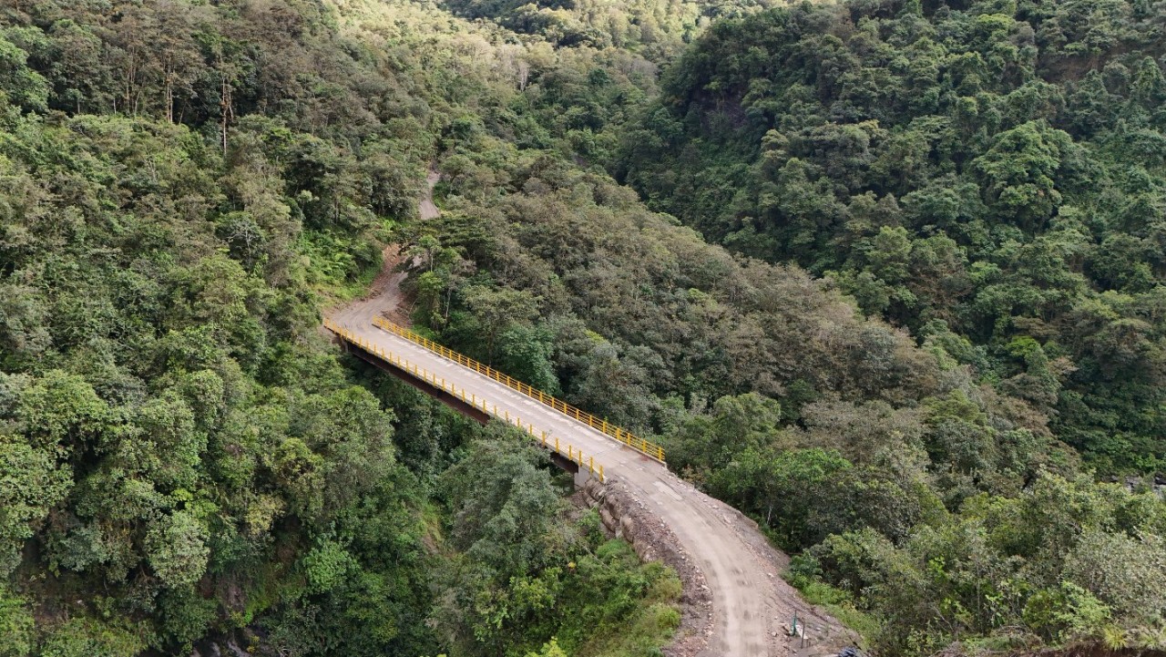 De la canasta al puente: familias de San Juanito y El Calvario dejan atrás años de riesgo para cruzar la quebrada La Moreno